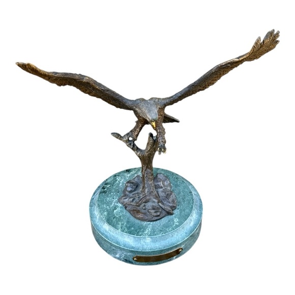 Phil Hauser Approaching Eagle bronze Sculpture on marble Base - Picture 3 of 14